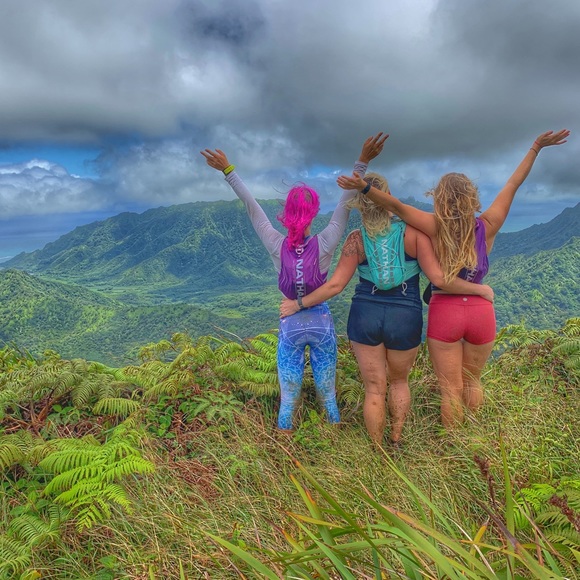 Meet your Posher, Alyx - Picture 2 of 4